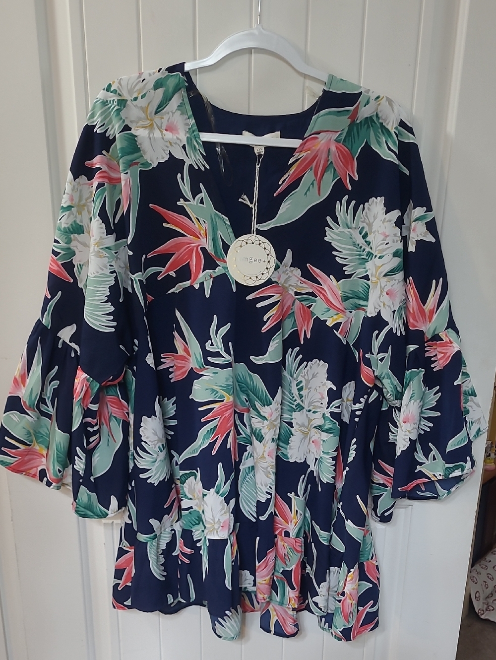 Umgee NWT 2XL Navy Top with Florals Hard To Find Umgee PLUS